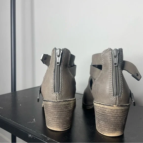 Booties - Picture 3 of 4